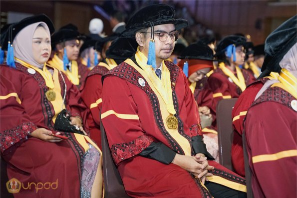 LIPUTAN WISUDA UNPAD GEL II TA 2023-2024 SESI III (63)