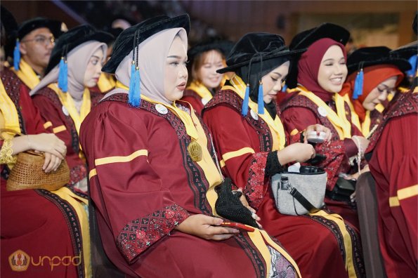 LIPUTAN WISUDA UNPAD GEL II TA 2023-2024 SESI III (64)