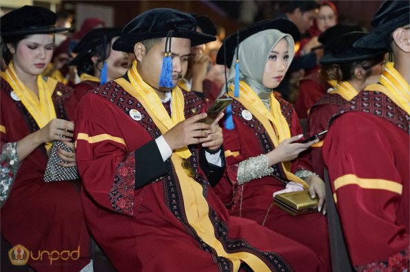 LIPUTAN WISUDA UNPAD GEL II TA 2023-2024 SESI III (65)