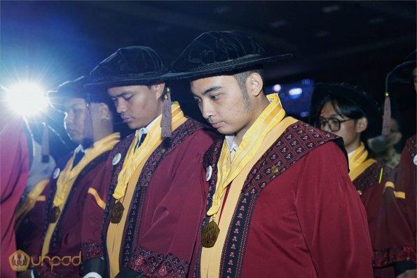 LIPUTAN WISUDA UNPAD GEL II TA 2023-2024 SESI III (66)