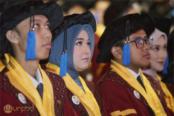 LIPUTAN WISUDA UNPAD GEL II TA 2023-2024 SESI III (75)