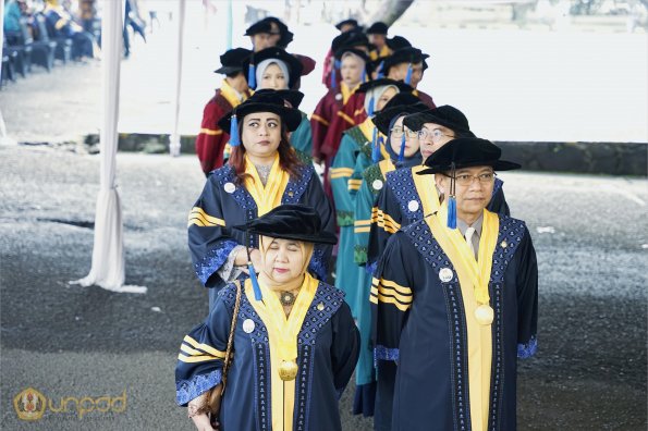 LIPUTAN WISUDA UNPAD GEL II TA 2023-2024 SESI III (9)