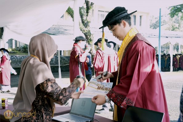 LIPUTAN WISUDA UNPAD GEL III TA 2023-2024 SESI 1 (11)