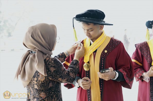 LIPUTAN WISUDA UNPAD GEL III TA 2023-2024 SESI 1 (12)