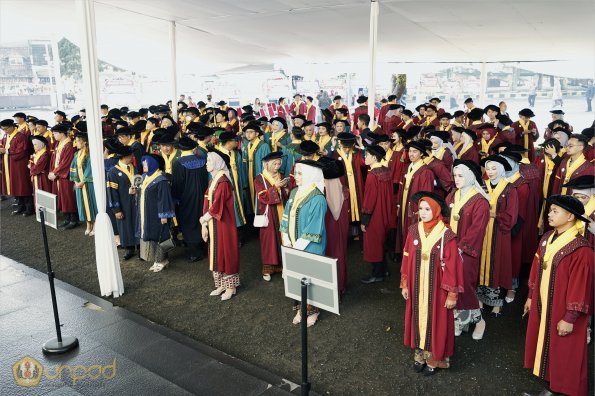 LIPUTAN WISUDA UNPAD GEL III TA 2023-2024 SESI 1 (19)