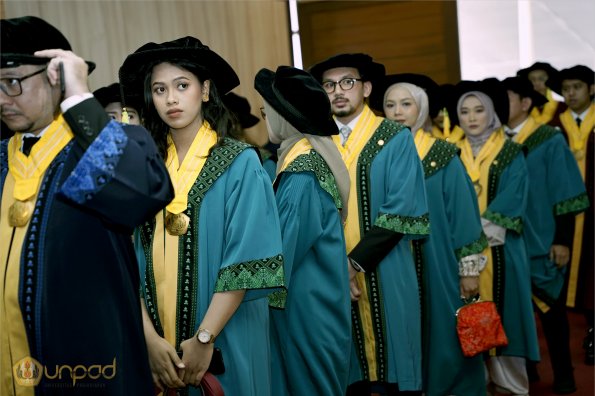 LIPUTAN WISUDA UNPAD GEL III TA 2023-2024 SESI 1 (26)