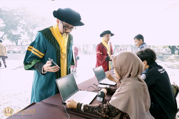 LIPUTAN WISUDA UNPAD GEL III TA 2023-2024 SESI 1 (6)