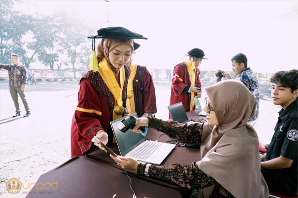 LIPUTAN WISUDA UNPAD GEL III TA 2023-2024 SESI 1 (7)