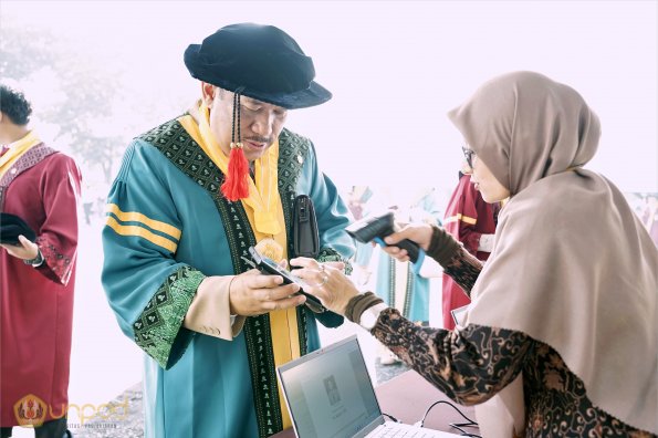 LIPUTAN WISUDA UNPAD GEL III TA 2023-2024 SESI 1 (8)