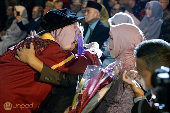 LIPUTAN WISUDA UNPAD GEL III TA 2023-2024 SESI 2 (17)