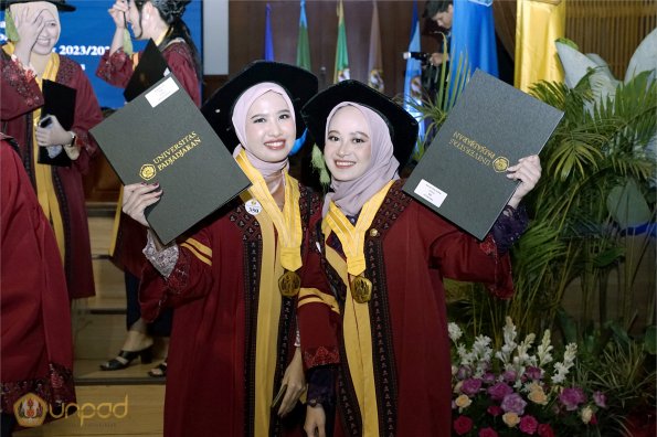 LIPUTAN WISUDA UNPAD GEL III TA 2023-2024 SESI 2 (19)