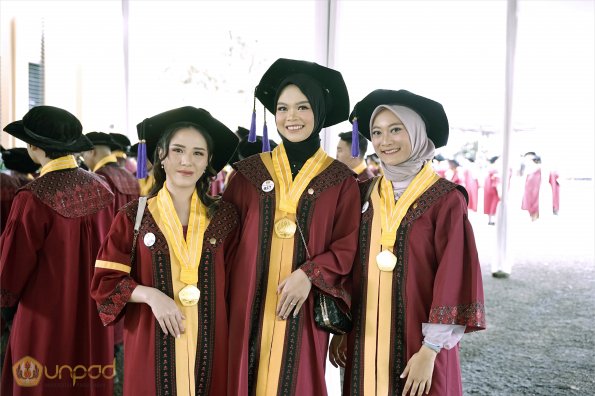 LIPUTAN WISUDA UNPAD GEL III TA 2023-2024 SESI 2 (31)