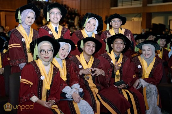 LIPUTAN WISUDA UNPAD GEL III TA 2023-2024 SESI 2 (69)