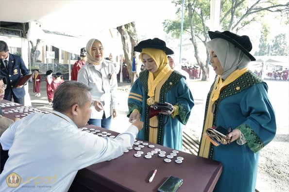 LIPUTAN WISUDA UNPAD GEL III TA 2023-2024 SESI 3 (10)