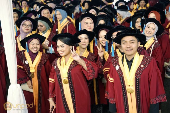 LIPUTAN WISUDA UNPAD GEL III TA 2023-2024 SESI 3 (14)