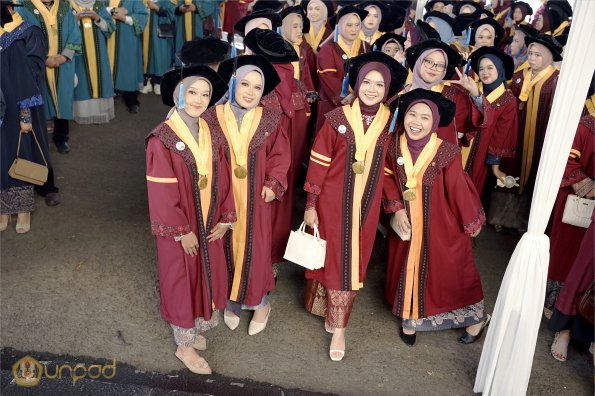 LIPUTAN WISUDA UNPAD GEL III TA 2023-2024 SESI 3 (15)