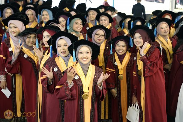 LIPUTAN WISUDA UNPAD GEL III TA 2023-2024 SESI 3 (17)