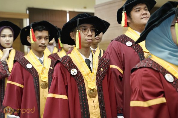 LIPUTAN WISUDA UNPAD GEL III TA 2023-2024 SESI 3 (27)