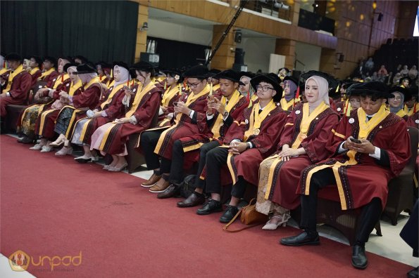 LIPUTAN WISUDA UNPAD GEL III TA 2023-2024 SESI 3 (41)