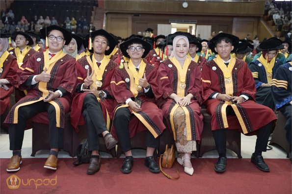 LIPUTAN WISUDA UNPAD GEL III TA 2023-2024 SESI 3 (42)