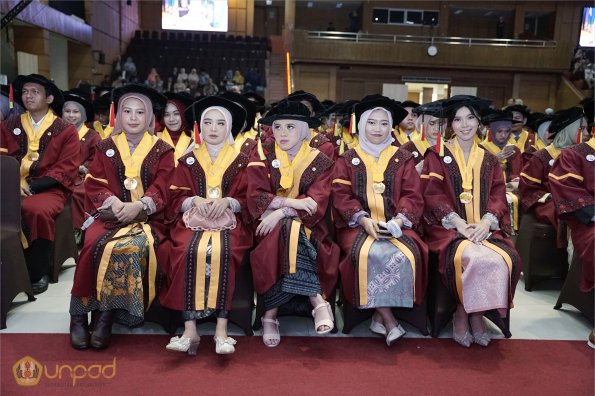 LIPUTAN WISUDA UNPAD GEL III TA 2023-2024 SESI 3 (43)