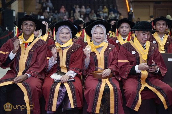 LIPUTAN WISUDA UNPAD GEL III TA 2023-2024 SESI 3 (45)