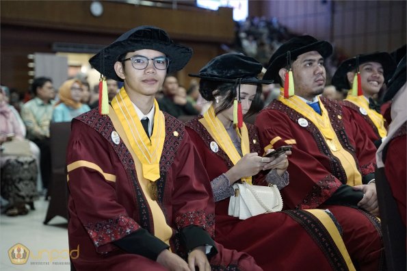 LIPUTAN WISUDA UNPAD GEL III TA 2023-2024 SESI 3 (49)