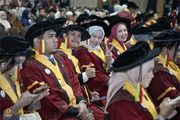 LIPUTAN WISUDA UNPAD GEL III TA 2023-2024 SESI 3 (50)