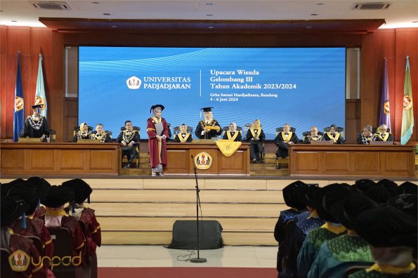 LIPUTAN WISUDA UNPAD GEL III TA 2023-2024 SESI 3 (56)