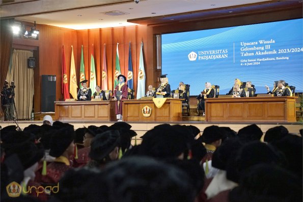 LIPUTAN WISUDA UNPAD GEL III TA 2023-2024 SESI 3 (60)