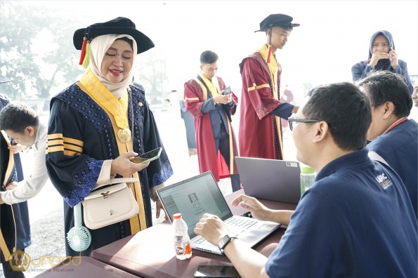 LIPUTAN WISUDA UNPAD GEL III TA 2023-2024 SESI 3 (7)