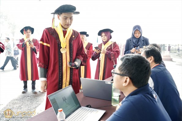 LIPUTAN WISUDA UNPAD GEL III TA 2023-2024 SESI 3 (8)