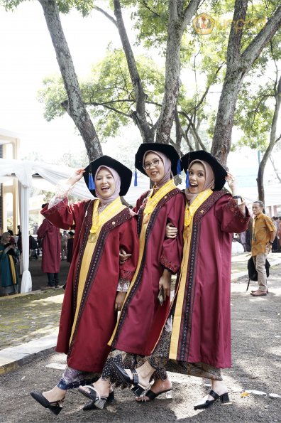 LIPUTAN WISUDA UNPAD GEL III TA 2023-2024 SESI 4 (1)