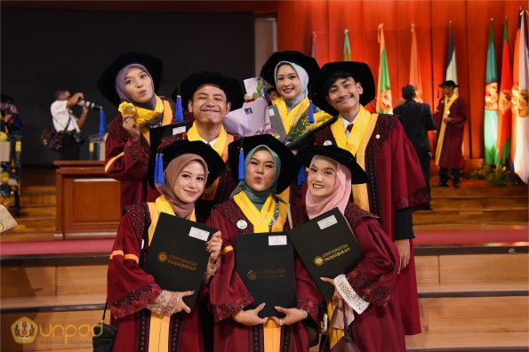 LIPUTAN WISUDA UNPAD GEL III TA 2023-2024 SESI 4 (102)