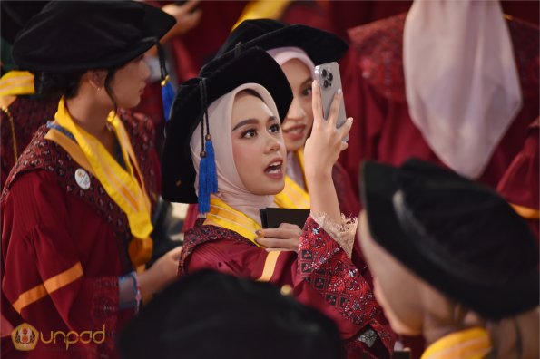 LIPUTAN WISUDA UNPAD GEL III TA 2023-2024 SESI 4 (111)