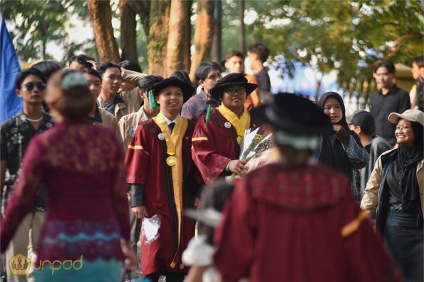 LIPUTAN WISUDA UNPAD GEL III TA 2023-2024 SESI 4 (117)