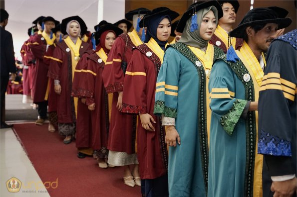 LIPUTAN WISUDA UNPAD GEL III TA 2023-2024 SESI 4 (18)