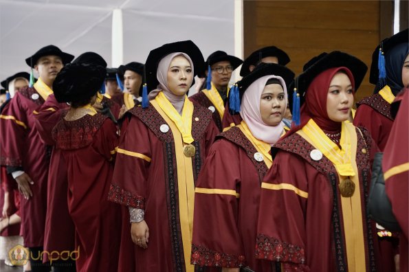 LIPUTAN WISUDA UNPAD GEL III TA 2023-2024 SESI 4 (19)