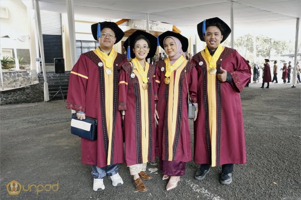 LIPUTAN WISUDA UNPAD GEL III TA 2023-2024 SESI 4 (2)