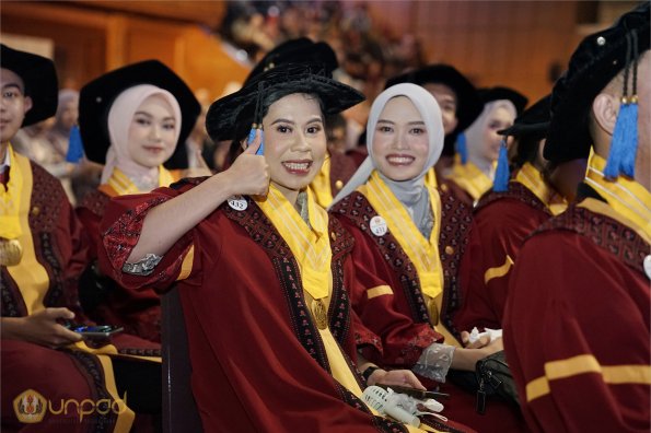 LIPUTAN WISUDA UNPAD GEL III TA 2023-2024 SESI 4 (49)