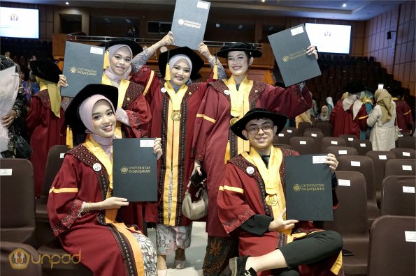 LIPUTAN WISUDA UNPAD GEL III TA 2023-2024 SESI 5 (10)