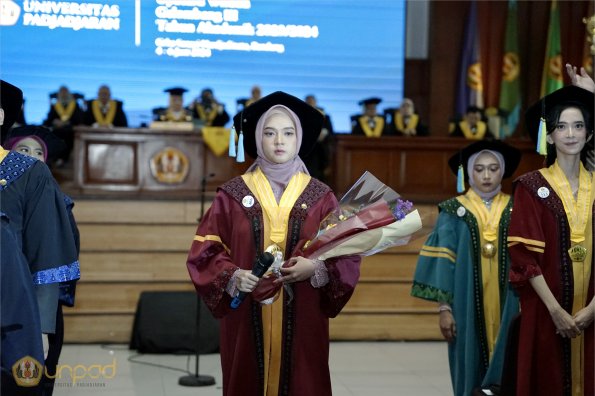 LIPUTAN WISUDA UNPAD GEL III TA 2023-2024 SESI 5 (22)