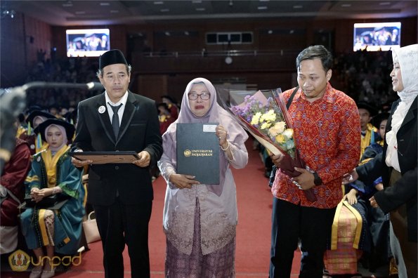 LIPUTAN WISUDA UNPAD GEL III TA 2023-2024 SESI 5 (25)