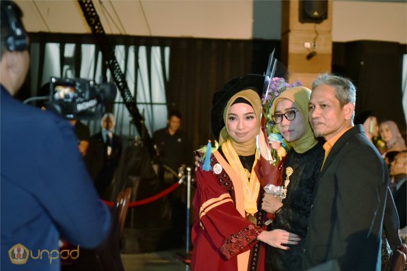 LIPUTAN WISUDA UNPAD GEL III TA 2023-2024 SESI 5 (27)