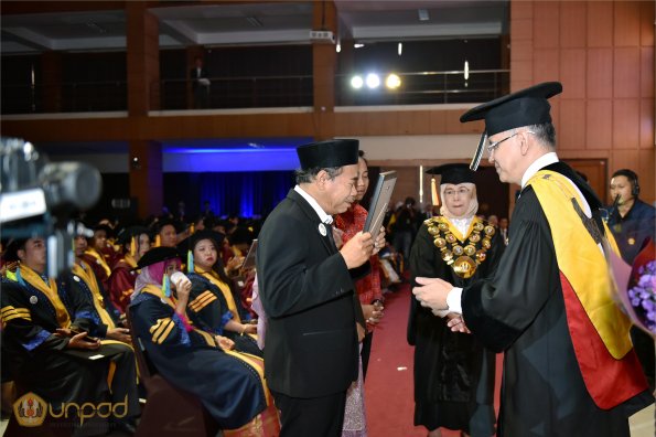 LIPUTAN WISUDA UNPAD GEL III TA 2023-2024 SESI 5 (33)