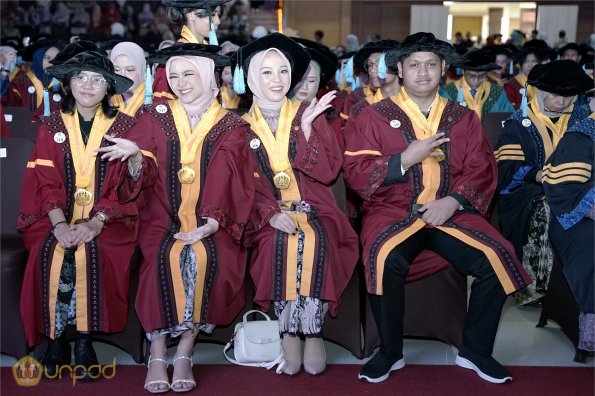 LIPUTAN WISUDA UNPAD GEL III TA 2023-2024 SESI 5 (52)