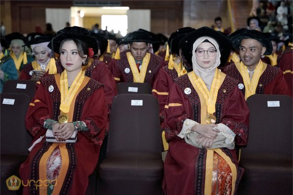 LIPUTAN WISUDA UNPAD GEL III TA 2023-2024 SESI 5 (56)