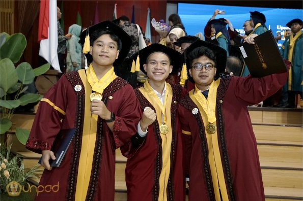 LIPUTAN WISUDA UNPAD GEL III TA 2023-2024 SESI 5 (7)