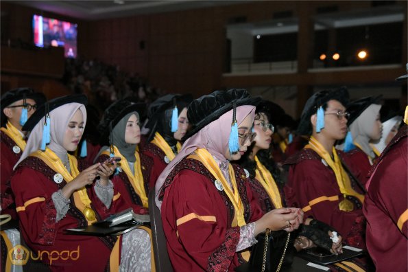 LIPUTAN WISUDA UNPAD GEL III TA 2023-2024 SESI 5 (99)