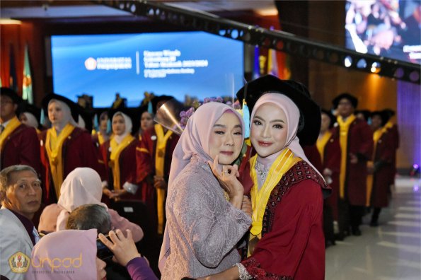 LIPUTAN WISUDA UNPAD GEL III TA 2023-2024 SESI 5 (101)